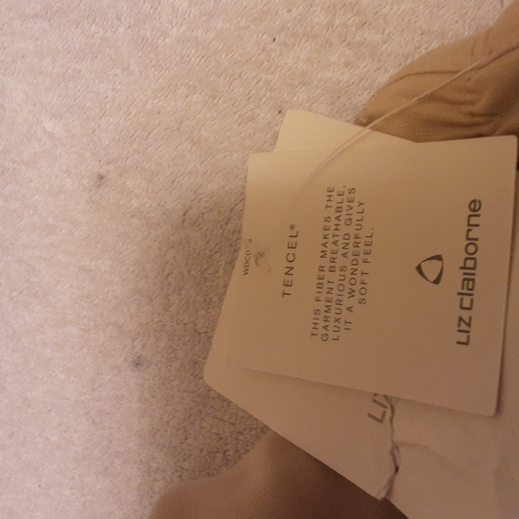 Liz Claiborne woman cream color size 22W shorts - Picture 7 of 7